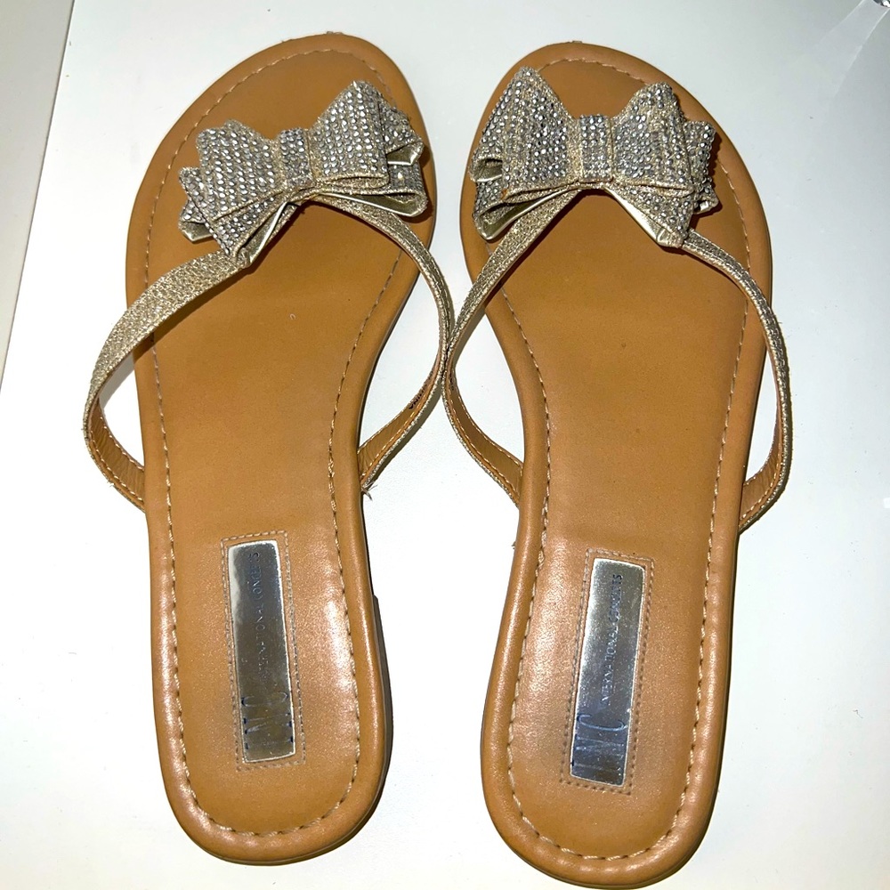 Glitter bow flip flops
